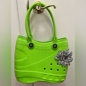 EUC Optari Sol Tote Green Bag w/ Flower Charm Waterproof Beach Croc Style